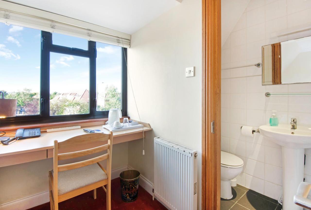 The Brent Hotel - London - Wembley Харроу Экстерьер фото