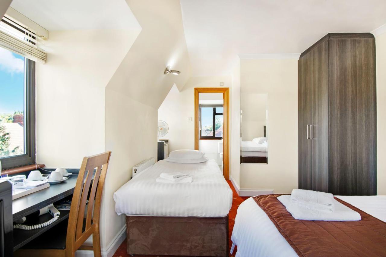 The Brent Hotel - London - Wembley Харроу Экстерьер фото