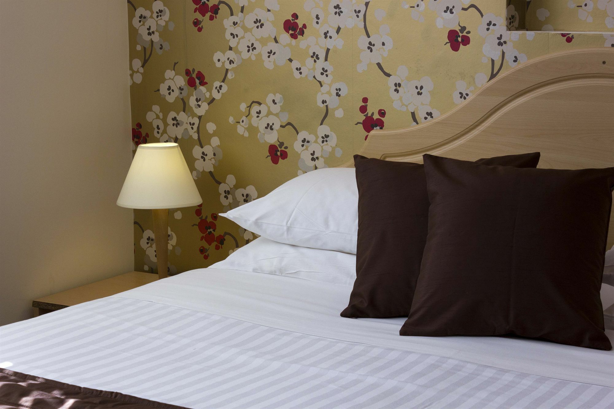 The Brent Hotel - London - Wembley Харроу Экстерьер фото